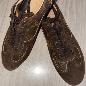❤️♥️SOLD♥️❤️LV Women’s Monogram Sneakers